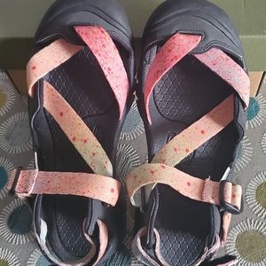 Womens Keen size 9 Zerrasport waterproof sandals.